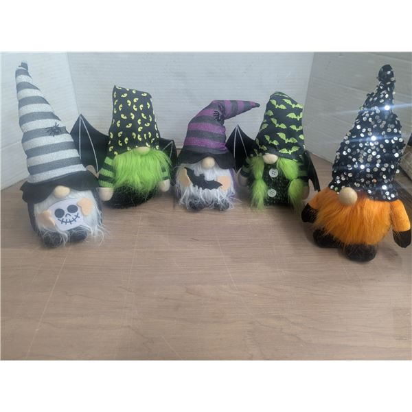 5 halloween gnomes
