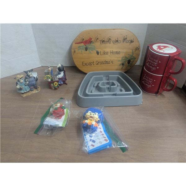 mixed lot, collectibles and décor