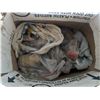 Image 3 : Box of pipe fittings and valves, metal