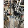 Image 8 : Merchandise Rack