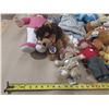 Image 2 : Vintage stuffed animals and plush toys.