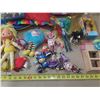 Image 3 : Lot of assorted dolls.