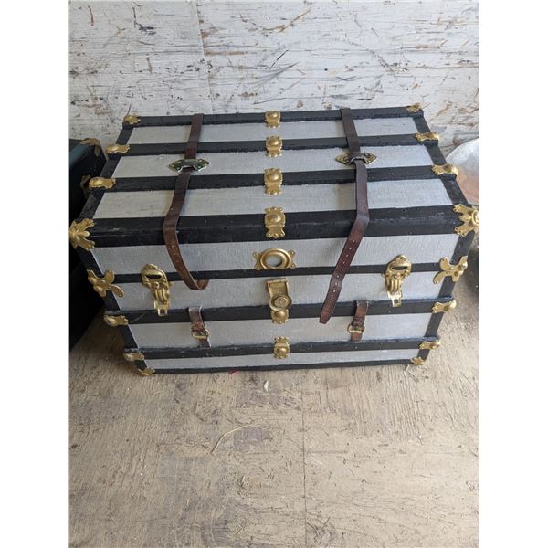 Steamer trunk without tray, 34x21x23"