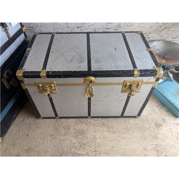 Steamer trunk with tray, 39x22x24"