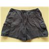 Image 3 : (3) Men's Cargo Shorts - Cream 2XL, Navy 3XL, Plaid 2XL.