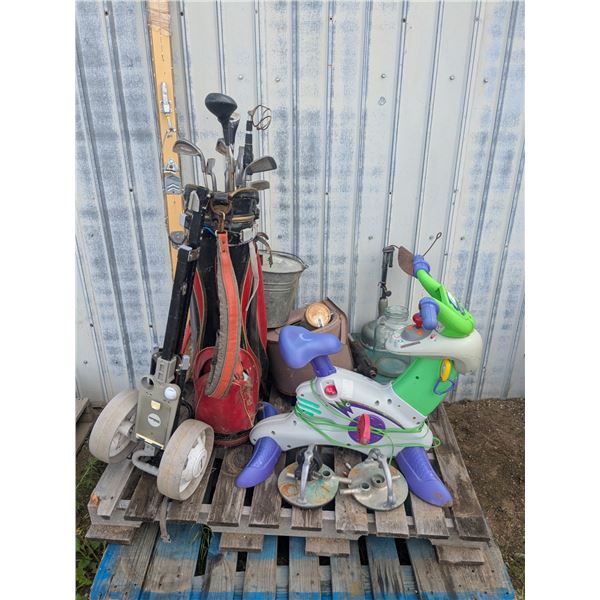 Mixed pallet lot- golf bag with clubs, skis, etc.