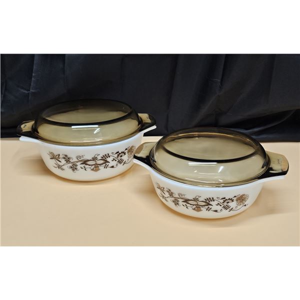 (2) Pyrex Brown Vine Casserole Dishes w/ Original Pyrex Amber Lids