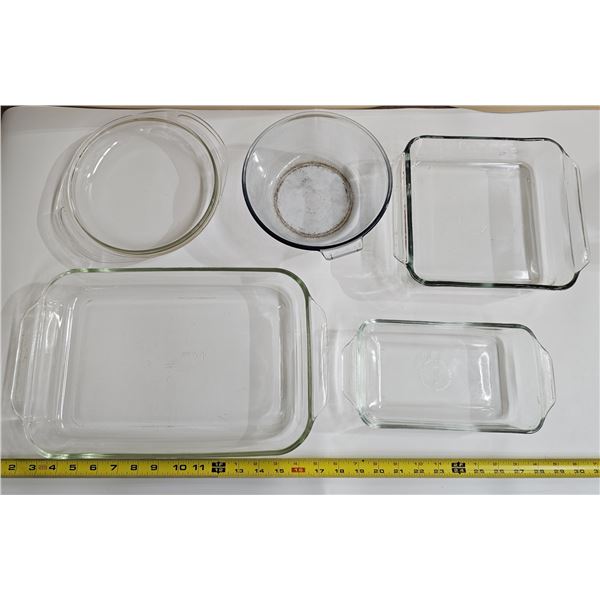 Assorted Glass Bakeware inc. (3) Pyrex pieces