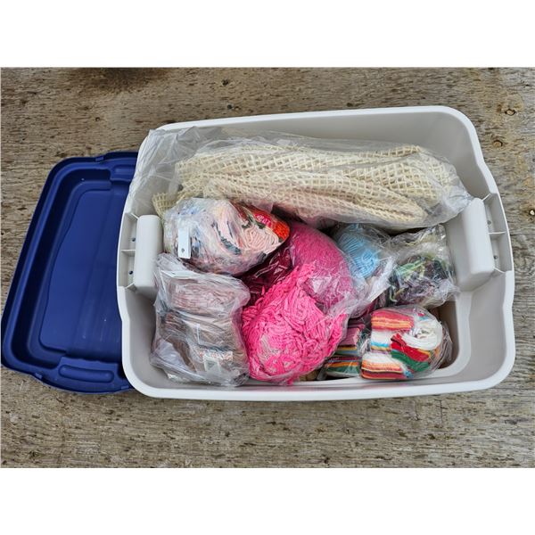 22g Rubbermaid Tote w/ Rug Hooking Yarn/Supplies