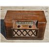 Image 1 : Vintage Radio (for Décor or Parts)