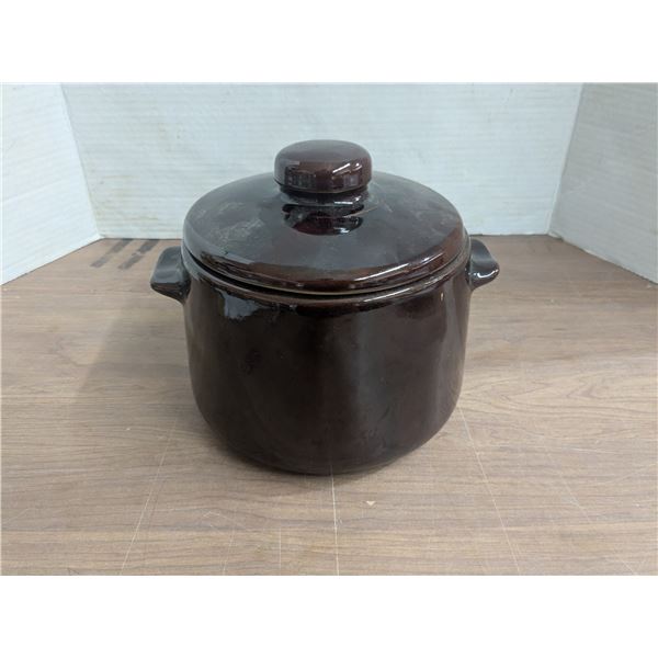 Small crock, 7" diameter, 5" tall