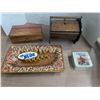 Image 1 : Mixed decor, wood boxes, ashtray, etc