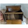 Image 5 : Mixed decor, wood boxes, ashtray, etc