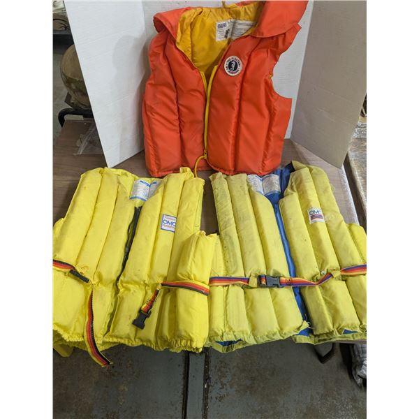 3 Adult life jackets