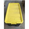 Image 1 : 189L Sterlite bin, cracked lid