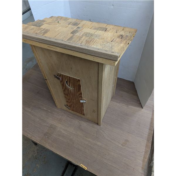 Mini outhouse Decor, 17x13x23"