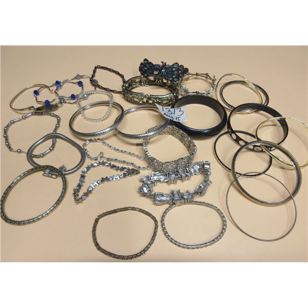 Lot of Fashion Bracelet