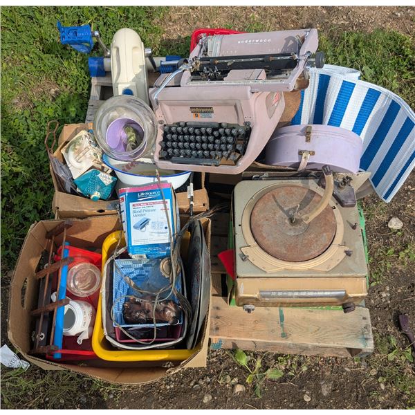 Mixed Pallet lot, Housewares and collectibles