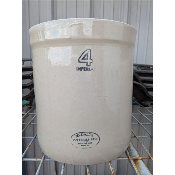 *Cracked*4 gallon medalta crock, *see photos*