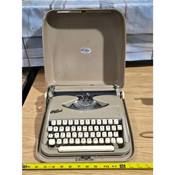 Vintage Cole Steele Typewriter