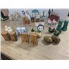 Image 1 : Salt and pepper shakers
