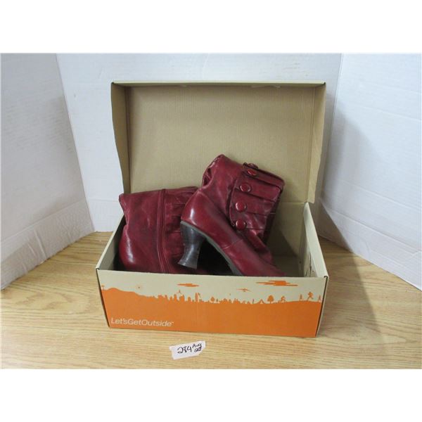 Womens Boots Size 7-7.5