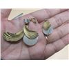 Image 3 : Lot of 6 gold coloured pendents- can be gold, but cannot verify the authenticity