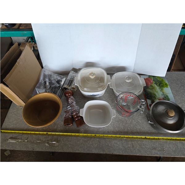Kitchenware lot- corning ware dishes and pyrex measuring cups