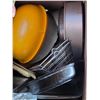 Image 2 : Box full of kitchenware