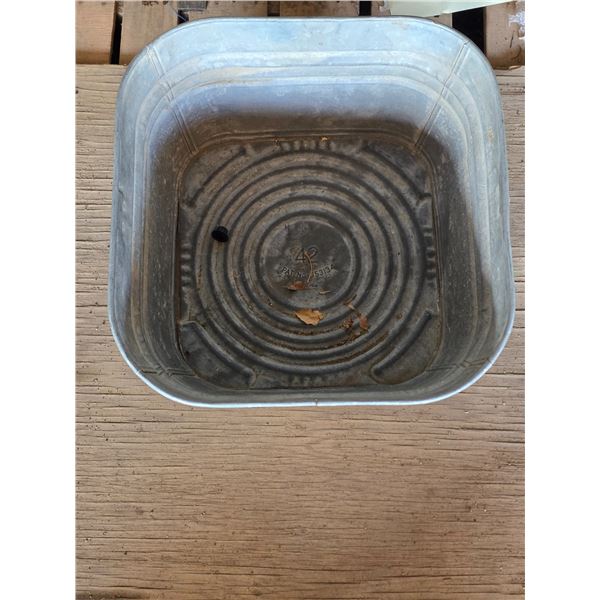 Galvanized wash tub- 20"W