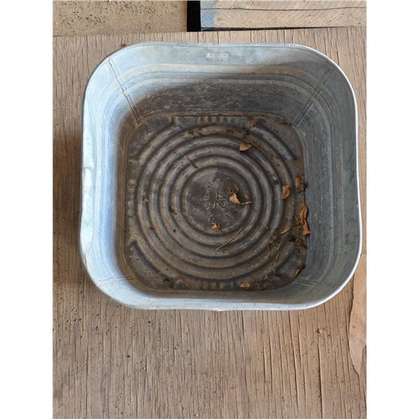 Galvanized wash tub- 20"W