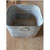 Image 2 : Galvanized wash tub- 20"W
