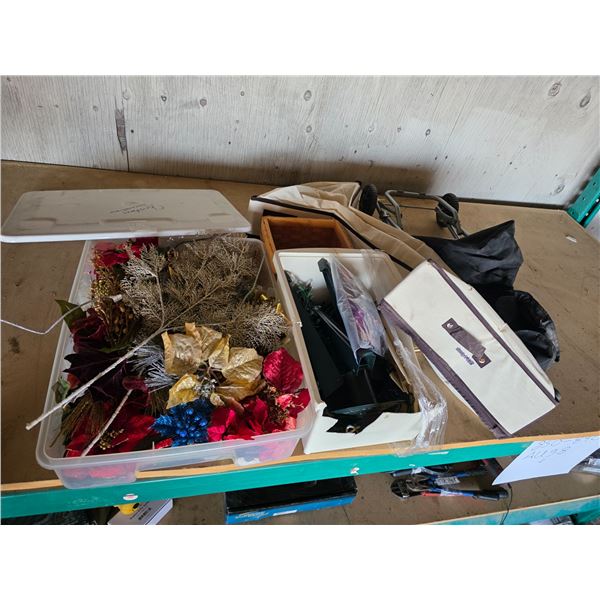 Lot of christmas décor items