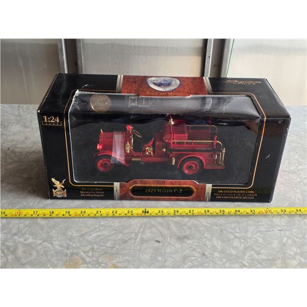 Vintage 1923 Signiture series diecast metal maxim c-2 - with gold plated coin