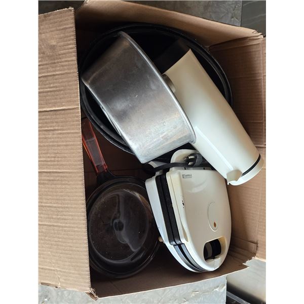 Lot of misc kitchenware