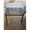 Image 3 : Small table with glass top and plastic stool