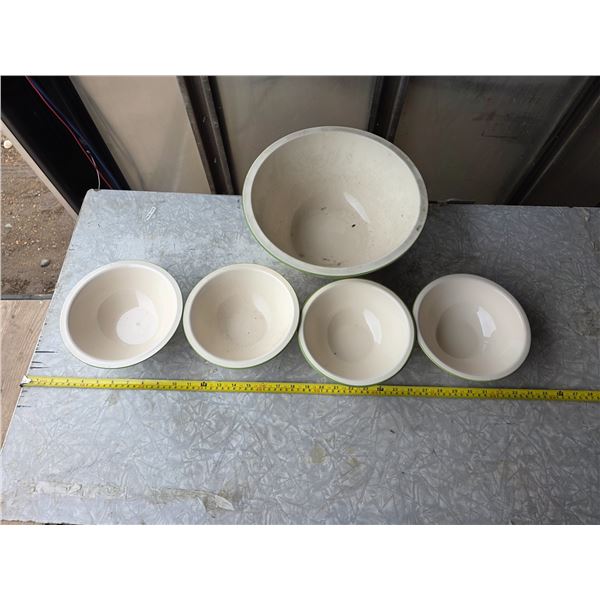 4 ceramic bowls