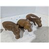 Image 2 : Wood carvings, rhino and hippos