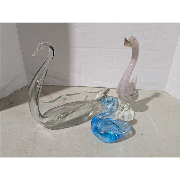 3 glass swan sculpture