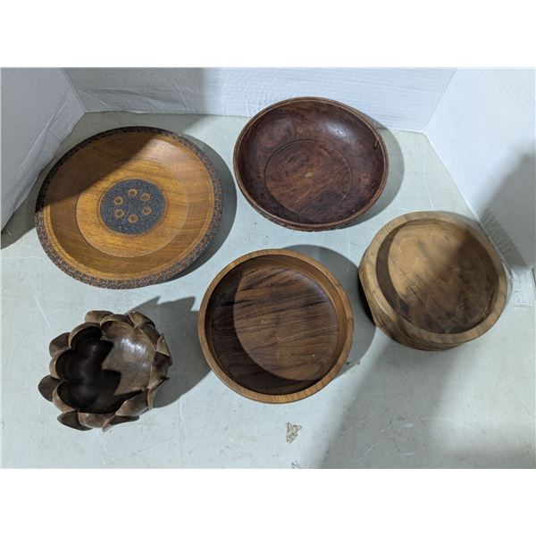 Carved wood dishes