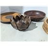 Image 2 : Carved wood dishes