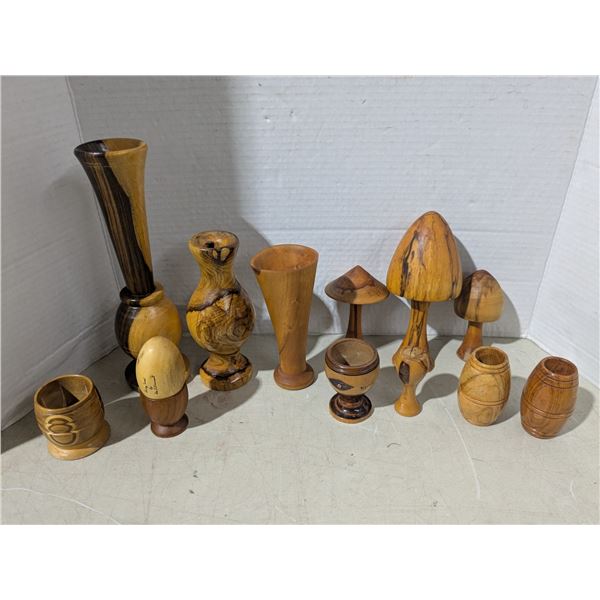 Wood décor, egg cups etc.
