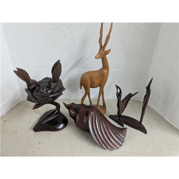 Carved wood décor, mixed