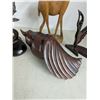 Image 4 : Carved wood décor, mixed