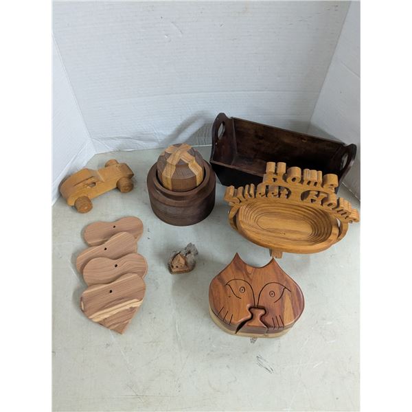 Wood décor, music box, basket, etc