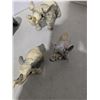Image 3 : Sculpted elephants and lion