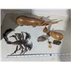 Image 6 : Carved wood décor, mixed animals