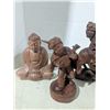 Image 3 : Carved wood décor, people