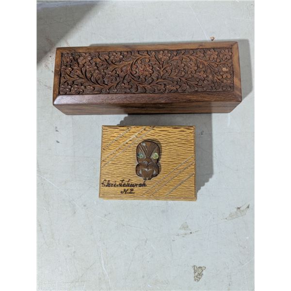 Carved wood décor, boxes