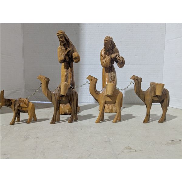 Carved wood décor, wisemen and camel pack chain